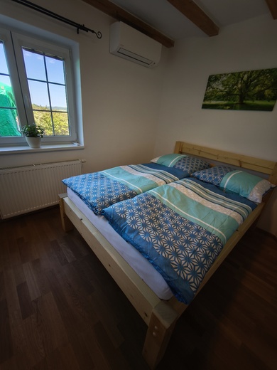 dvoulůžkový pokoj č. 3 přízemí (1x 140x200cm matrace)