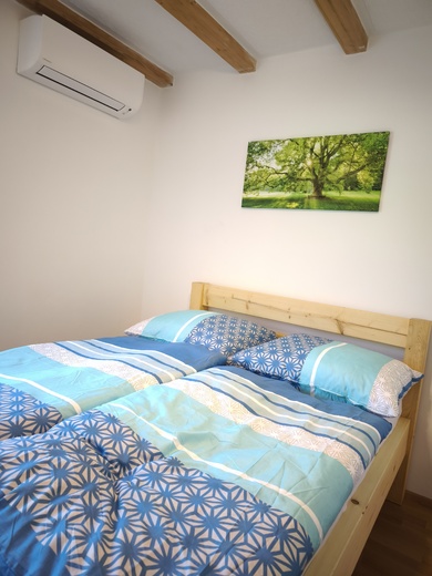 dvoulůžkový pokoj č. 3 přízemí (1x 140x200cm matrace)