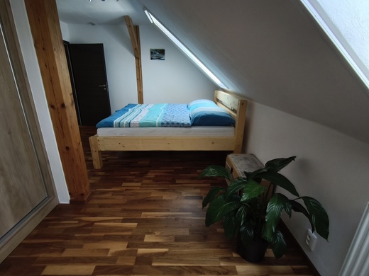dvoulůžkový pokoj č. 4 patro (2x 90x200cm matrace)