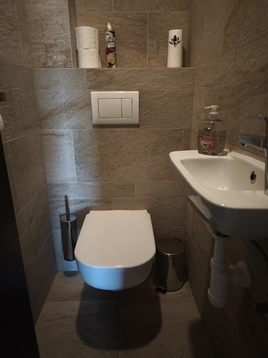 samostatné WC patro